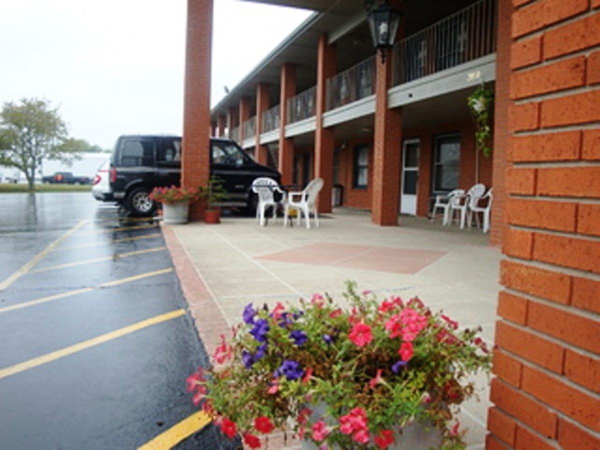 Travel Inn & Suites Frankfort Exteriör bild